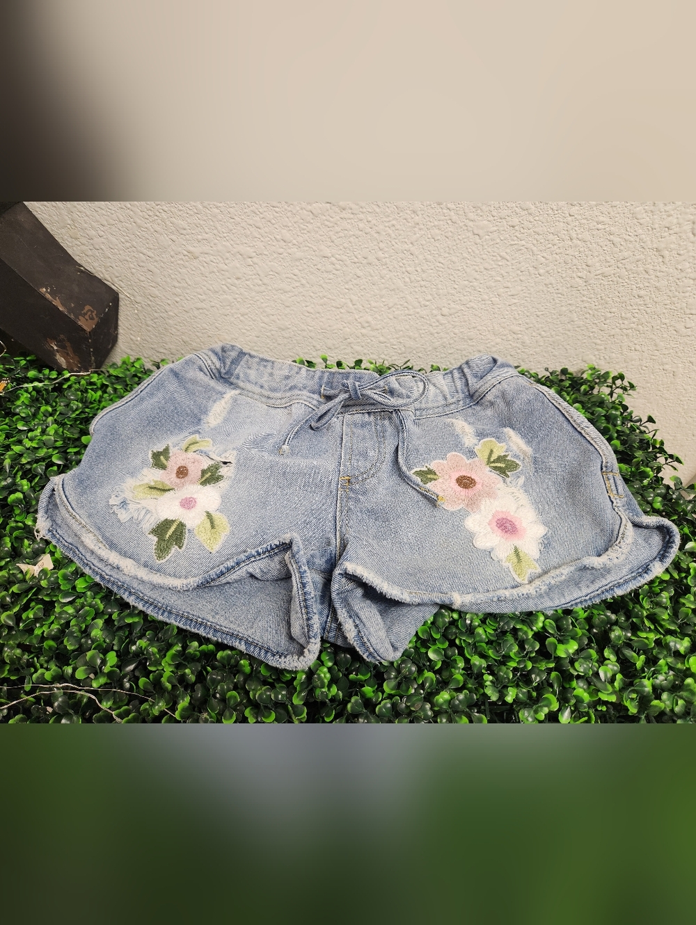 Sadie & Sage Floral Distressed Denim Shorts